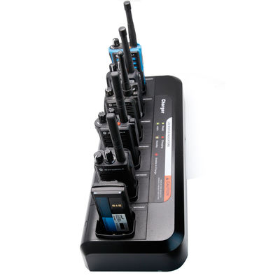 Walkie Talkie MTP3100用のマルチチャネル充電器 調整可能で耐久性のある12V-1A出力