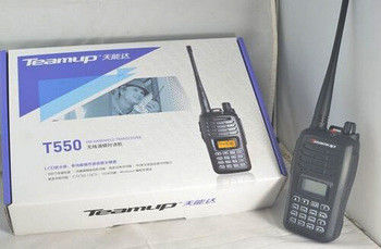 最強のT550 VHF/UHF ウォーキー・トーキー 4W出力と 16 つのストレージチャンネル